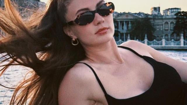 Burcu Özberk davet tarzıyla gündem oldu! Bir bakan bir daha baktı