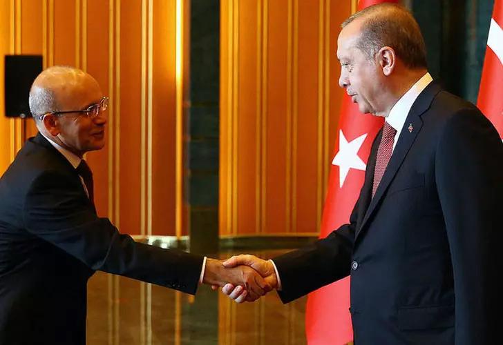 "En yakın arkadaşım" dediği Mehmet Şimşek'e veryansın etti: Tek yaptığı sağdan soldan para bulmak!