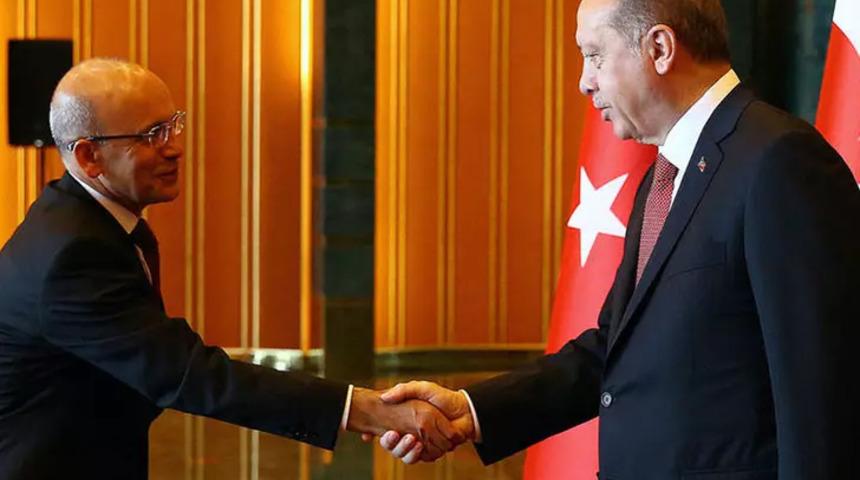 "En yakın arkadaşım" dediği Mehmet Şimşek'e veryansın etti: Tek yaptığı sağdan soldan para bulmak!