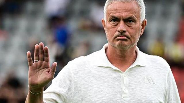 Jose Mourinho'dan tüm Fenerbahçe takımına uyarı! ''Rehavete kapılmayın, her an her şey olabilir!''
