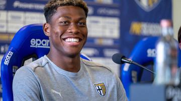 Parma'nın yeni transferi Japon kaleci Zion Suzuki, basın toplantısında İtalyanca konuştu!