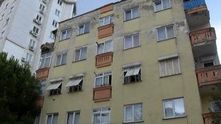 Şans eseri felaket önlendi! Kartal'da 4 katlı binanın çatısı kendiliğinden çöktü! 