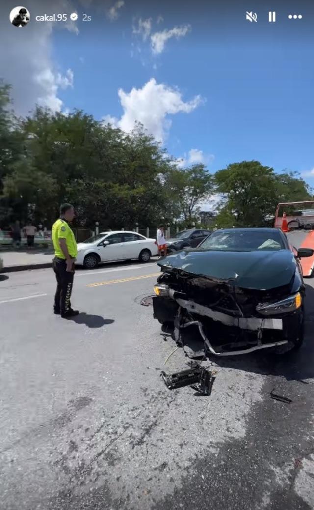 Rapçi Çakal kaza yaptı! O anları videoya çeken kişi de arabasını çarptı 'Her sene bir araba gidiyor' 640xauto