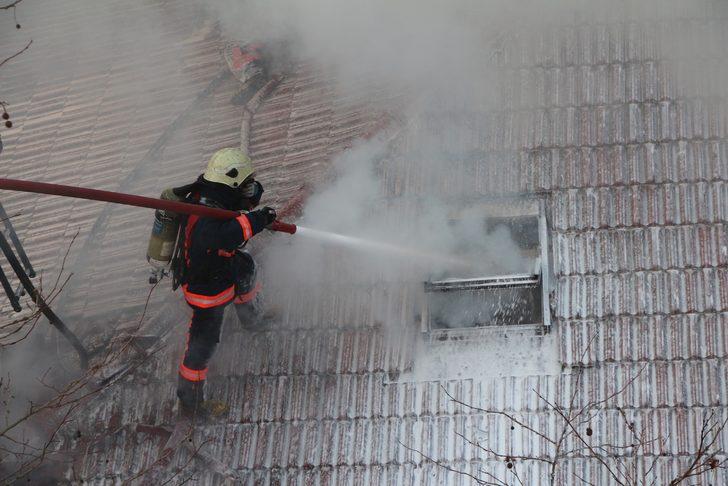 Beyoğlu'nda korkutan yangın! G1