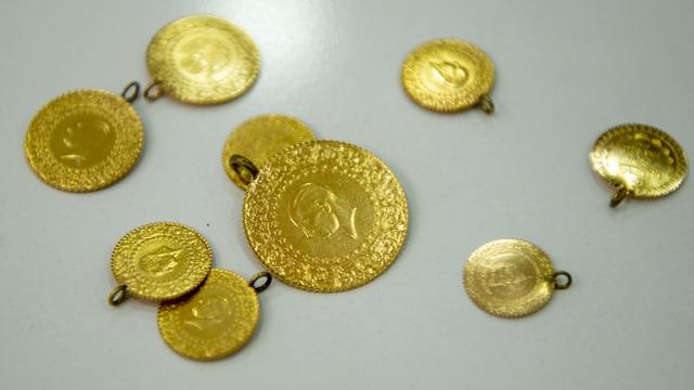 Gram altın, çeyrek altın, Cumhuriyet altını… Kapalıçarşı bu hafta karıştı! Yüzde 1’e yakın düşüş sonrası İslam Memiş açıkladı: Önce Ağustos sonra Aralık için rakam verdi