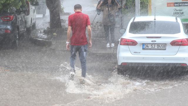 Sıcak hava kısa bir süre gidiyor; İstanbul ve Ankara dahil 14 il için sarı ve turuncu kodlu uyarı! Sel ve su baskınlarına dikkat…