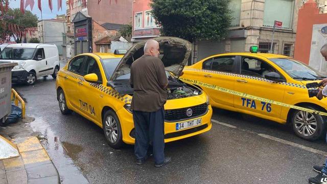 Beyoğlu'nda sabah saatlerinde panik anları! Taksiden inip caddede rastgele ateş açtı 640xauto