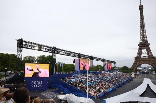 Paris'te olaylı olimpiyat açılışı! TRT fark eder fark etmez yayını kesti... O görüntüler olay oldu! 640xauto