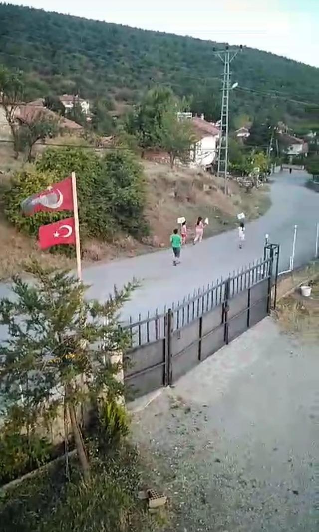 Küçük çocuklardan pankartlı eylem! Bakın ne istediler... Belediye Başkanı'ndan yanıt geldi 640xauto