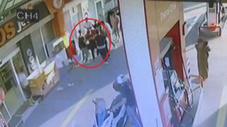 Müşteriye bir soru sordu... 15 kişinin saldırısına uğradı! Cebindeki parayı bile aldılar