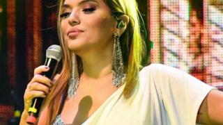 6 kilo yağ aldırıp 11 kilo verdi! Demet Akalın'ın sahne tarzı çok beğenildi! 'Gençleşti resmen' 