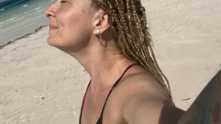 Verdiği kilolarla gündemdeydi... Ceyda Düvenci'nin mayolu pozlarına beğeni yağdı! 'Aşk yaradı' 