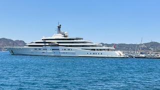 O soru hala yanıt bulmadı... Rus milyarderin lüks yatı 2 yıl 4 aydır Marmaris'te demirli! İçinde yok yok: Yüzme havuzları, sinema salonları...