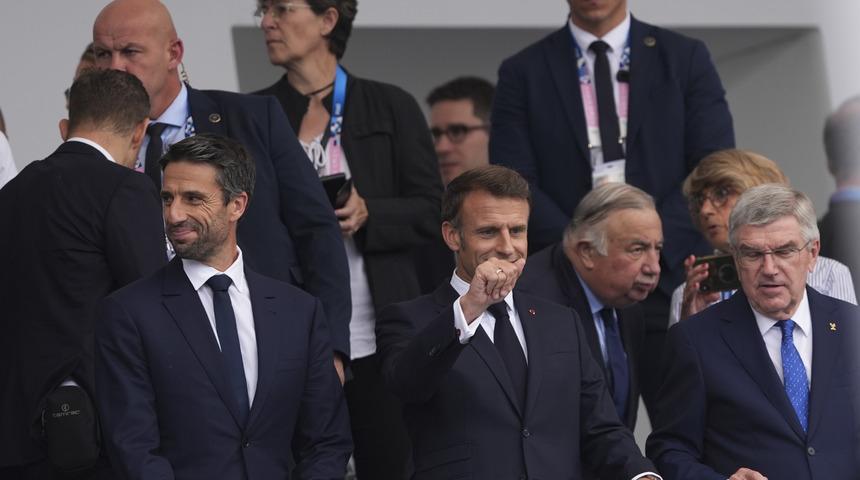 Olimpiyatlara damga vuran an: Fransız Cumhurbaşkanı Macron'un ile o ismin samimi selamlaşması!