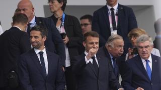 Olimpiyatlara damga vuran an: Fransız Cumhurbaşkanı Macron'un ile o ismin samimi selamlaşması!