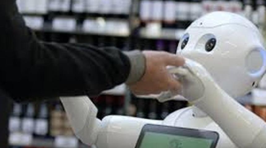 Asistan robot işten kovuldu! İşte kovulan ilk robot Fabio