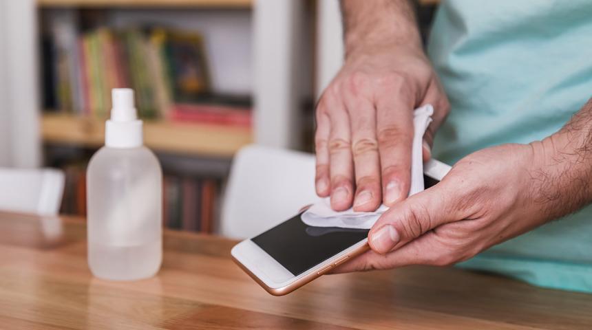 Telefon nasıl temizlenir? Kolonya ile telefon temizlenir mi?