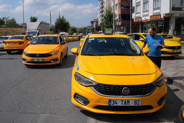 İstanbul'da zam kuyruğu: Fiyatları güncellemek için sıraya girdiler! Taksimetreler değişti 640xauto