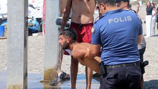 Antalya'da güpegündüz eşkıyalık... Çaldıkları telefonu 4 bin liraya geri vermeye çalıştılar: Polise neşter ve baltayla direndiler!