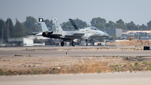 İsrail ordusu, Lübnan'ın güneyinde Hizbullah mevzilerini vurdu! Beyrut Havalimanı'ndaki tüm uçuşlar askıya alındı