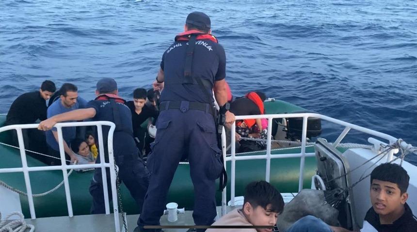 İzmir açıklarında 35 düzensiz göçmen yakalandı