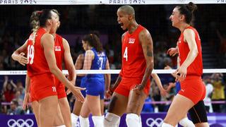 SON DAKİKA: Filenin Sultanları olimpiyatlara galibiyetle başladı! Milliler setler 2-0 geriye düşse de maçı 3-2 kazandı