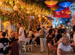 2 bin liralık tıraş gündeme düşmüştü! Bu kez Alaçatı: 350, 500, 1000 TL... 'Sınıfsal tarife...'