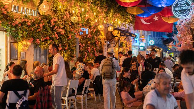 2 bin liralık tıraş gündeme düşmüştü! Bu kez Alaçatı: 350, 500, 1000 TL... 'Sınıfsal tarife...'