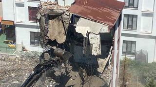 Hasarlı bina 13 saatte ancak yıkılabildi 'Gerçekten bizi çok uğraştırdı' Beton ve demir detayı dikkat çekti