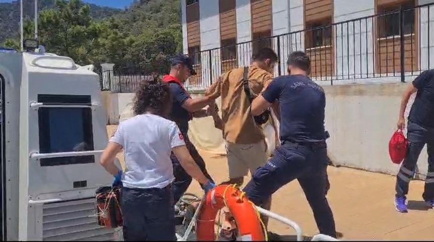 Muğla açıklarında denizde rahatsızlanan 3 kişiye tıbbi tahliye