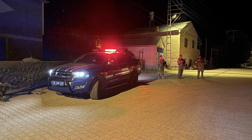 Kayseri'de iki aile arasında &ccedil;ıkan silahlı kavgada anne ile oğlu &ouml;ld&uuml;