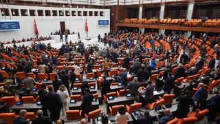 Sahipsiz hayvanlara yönelik düzenleme TBMM’den geçerek yasalaştı! Özgür Özel: AYM’ye götüreceğiz…