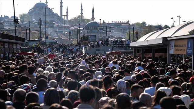 Türkiye'de her 3 kişiden biri yaşlı olacak! Genç nüfusun azalmadığı seçenek yok: İşte 2030, 2050 ve 2100 senaryoları