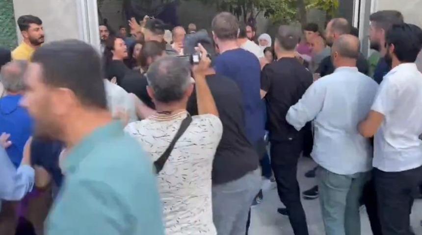 Van’da DEM Parti’den izinsiz gösteri! Polis müdahale etti, il başkanı gözaltında…