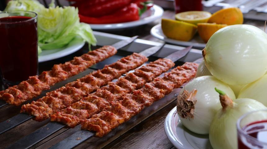 Adana sıcağı besin zehirlenmesi vakalarını arttırdı! Uzmanı "Başvuran hasta sayısı arttı" diyerek uyardı