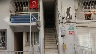 Yer: İzmir! Kiracısının kapısını tekmeleyip tehditler savurdu: '3 gün mühlet veriyorum, evi boşaltın'