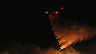 İzmir'in Urla ilçesinde çıkan orman yangını! Bazı evler tahliye edildi! Havadan ve karadan müdahale ediliyor