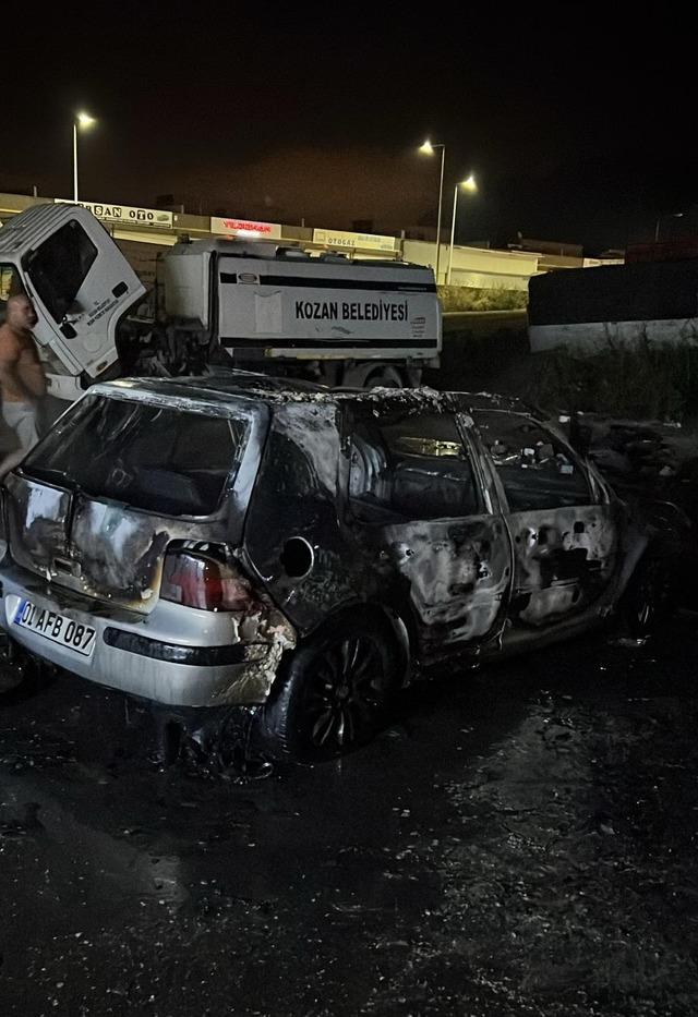 Adana'da park halindeki otomobil yandı