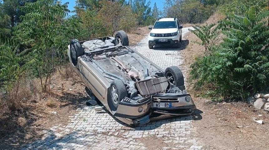 Çorum'da devrilen otomobildeki 2 kişi yaralandı