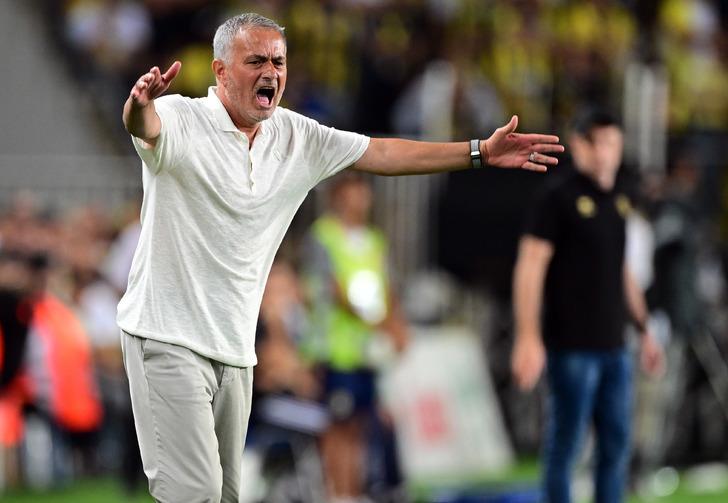 Mourinho'nun o kararı sonrası demediğini bırakmadı! 'Hata yapıyor, anlayamıyorum, macera arıyor' G3