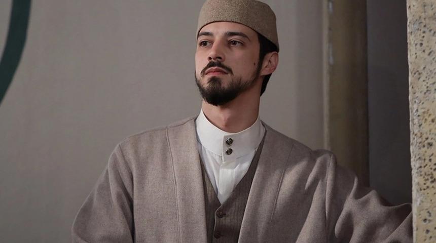 Kızıl Goncalar'ın Cüneyd'i Mert Yazıcıoğlu özel gecede ortaya çıktı! Görenler "Cüneyd Efendi duruşun yeter" dedi