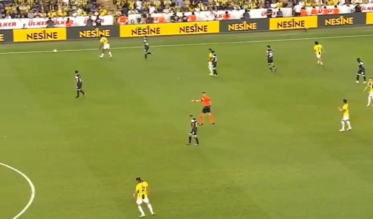 Taraftar bir anda ıslıklamaya başladı, Tadic devreye girdi! Herkes maçın Fenerbahçe-Lugano maçının 33. dakikasını konuşuyor G5