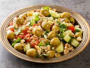 Zeytin salatası tarifi: Zeytin salatası nasıl yapılır?