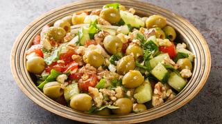 Zeytin salatası tarifi: Zeytin salatası nasıl yapılır?