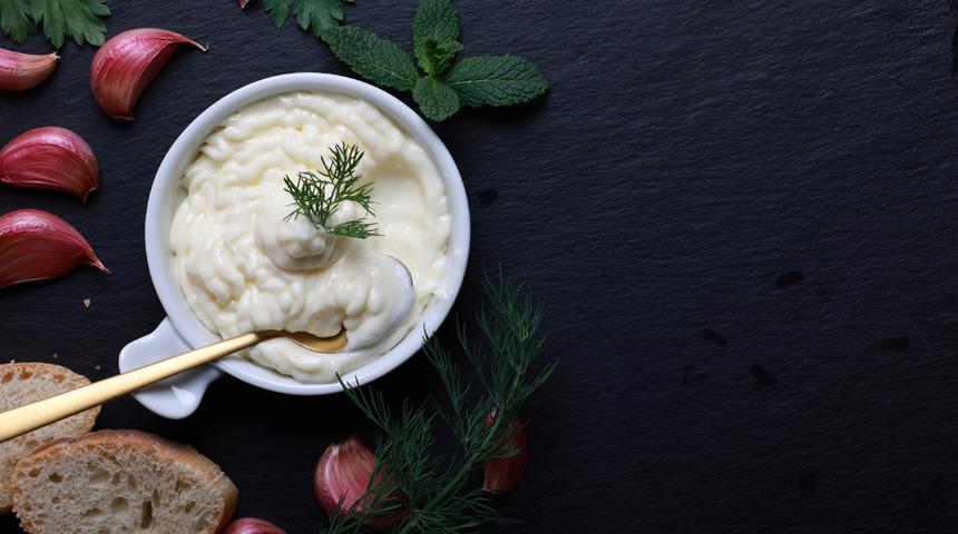 Sarımsaklı mayonez tarifi: Sarımsaklı mayonez nasıl yapılır?