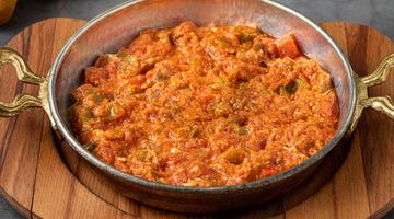 Soğanlı menemen tarifi: Soğanlı menemen nasıl yapılır?