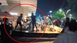 Yer: Batman! İsrail'i protesto eden bir grup, Starbucks'a saldırdı