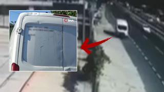 Kontrolsüz şerit değiştirirken kaza yaptı! Aracın arkasındaki yazı dikkat çekti