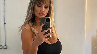 İngiliz model Rhian Sugden doğum sonrası kıvrımlarıyla barışık! Güçlü ve mutlu