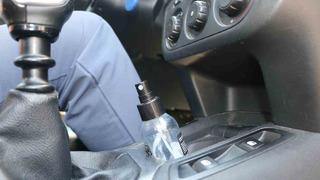 Araba içinde unuttuğunuz o eşyalara dikkat: Otomobil kül olabilir